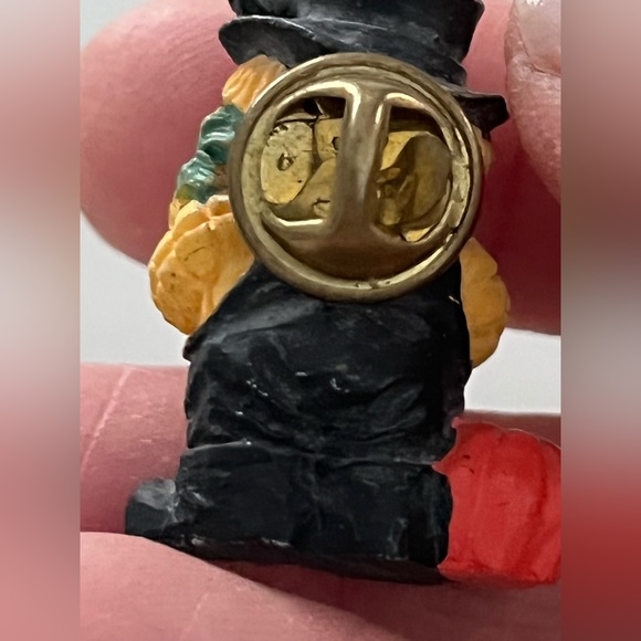 Two fabulous Halloween pins.  Pumpkin pin is ceramic. Bat pin is metal. - Picture 8 of 15